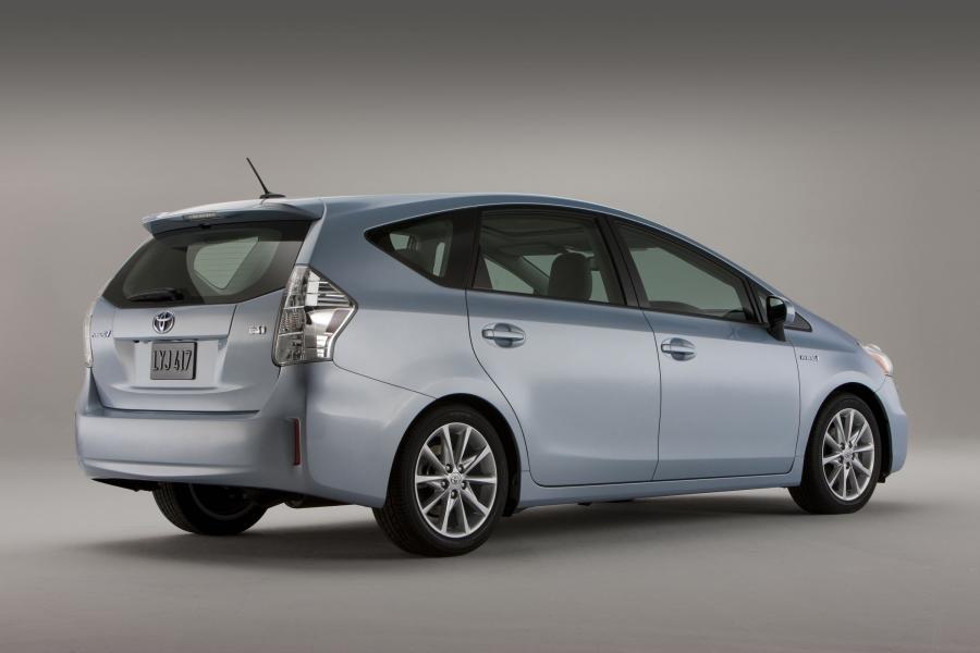  Toyota Prius V 2011 года  (фото 29 из 208)